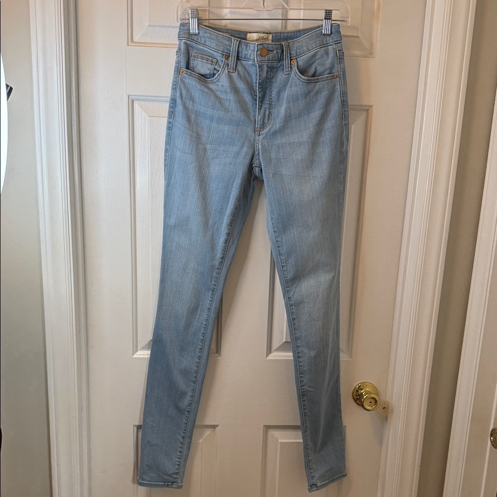 Universal Thread Light Wash Skinny Jeans